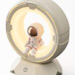 XO OZ12 ΦΩΤΙΣΤΙΚΟ ΝΥΧΤΑΣ STARGATE ΑΣΤΡΟΝΑΥΤΗΣ, 3 ΑΠΟΧΡΩΣΕΙΣ ΛΕΥΚΟΥ, 1200MAH